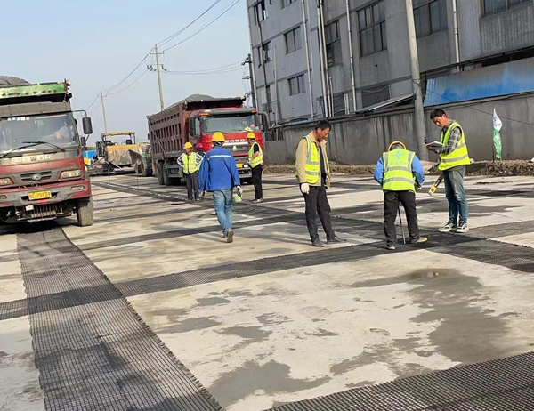 总口管理区老材料的新故事：玻璃纤维土工格栅如何在‘白改黑’浪潮中重获新生？